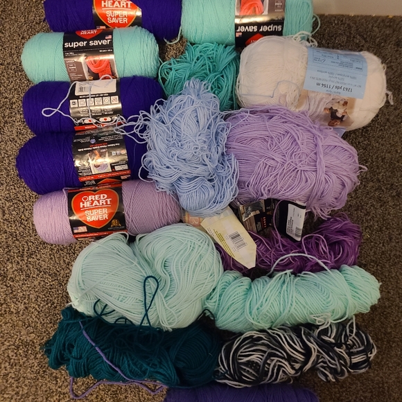 Yarn Lot - Picture 2 of 2